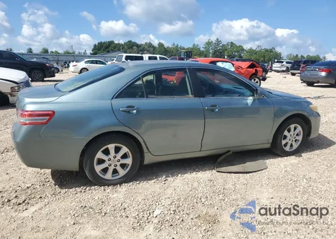 2011 Toyota Camry Base z USA, uszkodzony, nr VIN 4T1BF3EK3BU625826